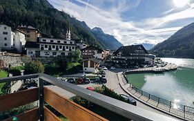 Una Civetta sul Lago